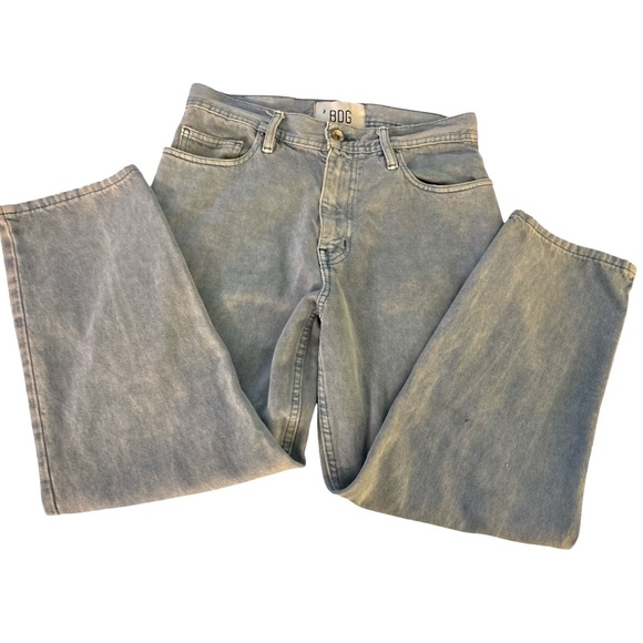 Urban Outfitters Denim - URBAN OUTFITTERS BDG jeans, light blue wash, Bow fit, size 29-30.  Distressed.